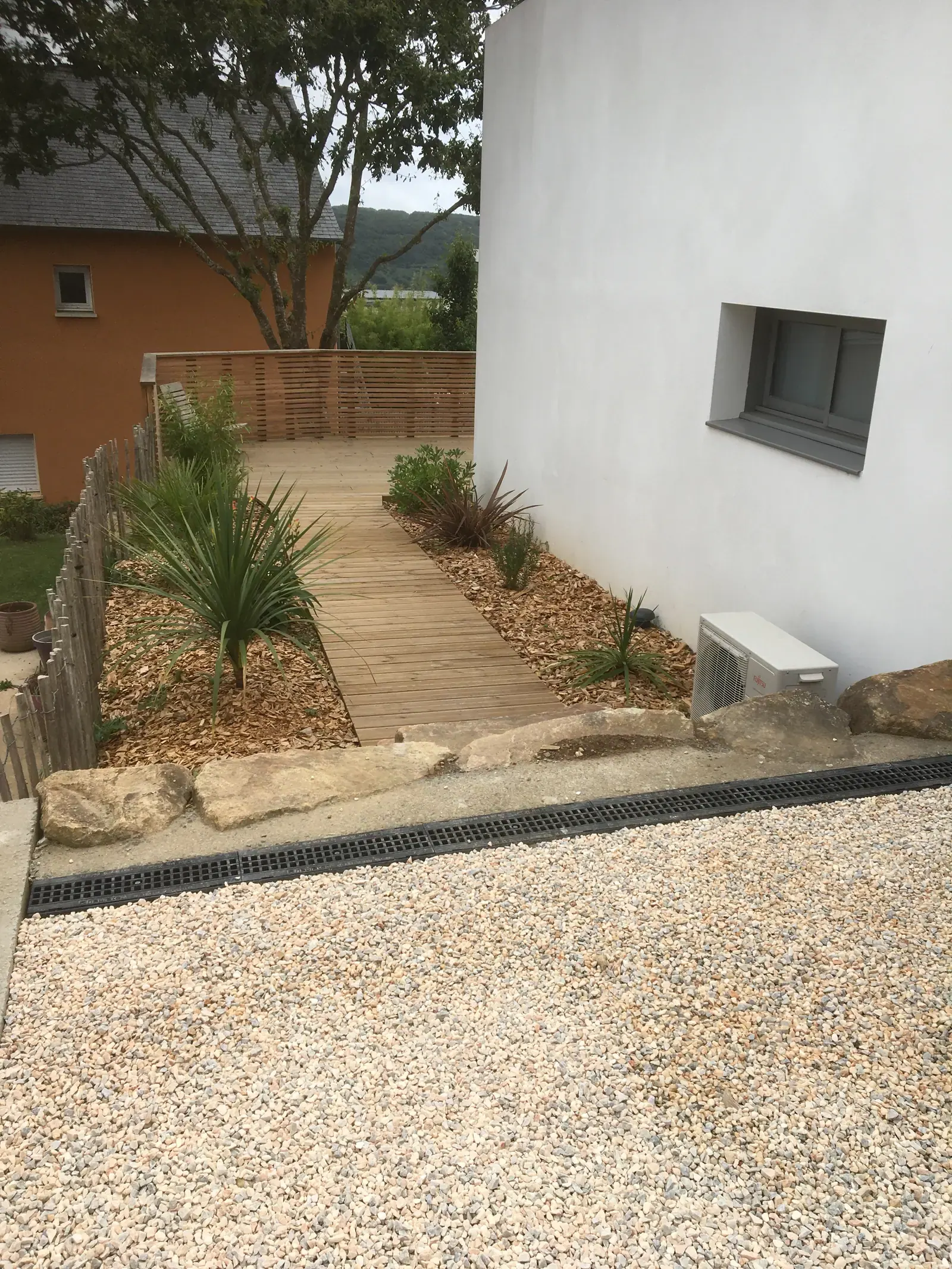 Création gravillons et plantations